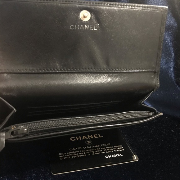 AUTHENTIC CHANEL PATENT LEATHER WALLET - Picture 5 of 7